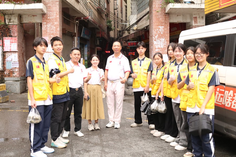 2023年6月17日广东省国健公益端午节慰问环卫工人活动